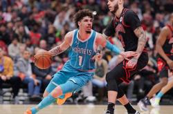 华体会在线-开拓者战胜黄蜂，利拉德砍下30+10