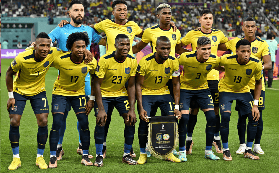 厄瓜多尔击败乌拉圭，队员庆祝晋级