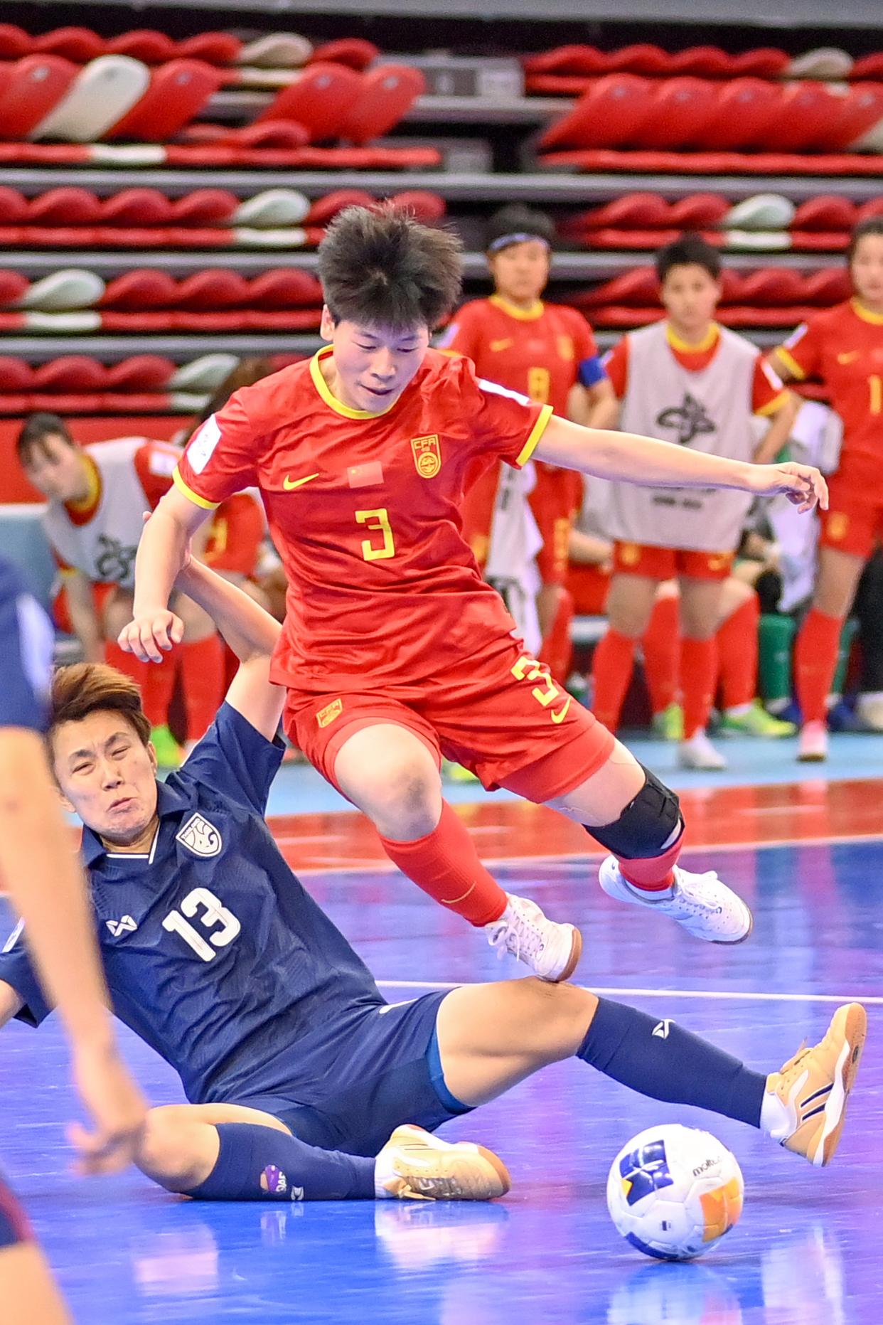 亚洲足球赛事精彩赛况一览无遗的简单介绍