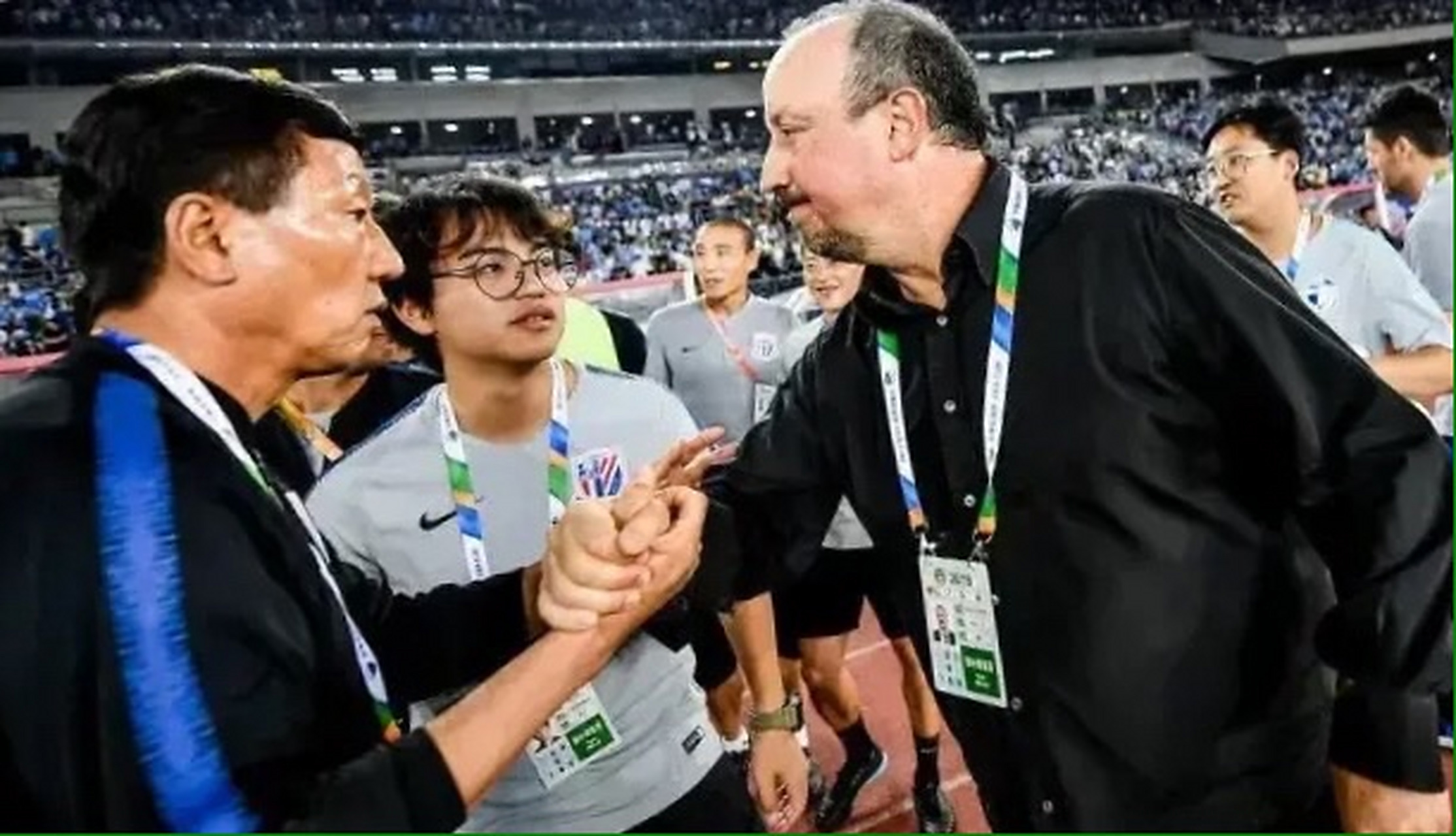 包含大连人对阵申花，谁能笑到最后的词条