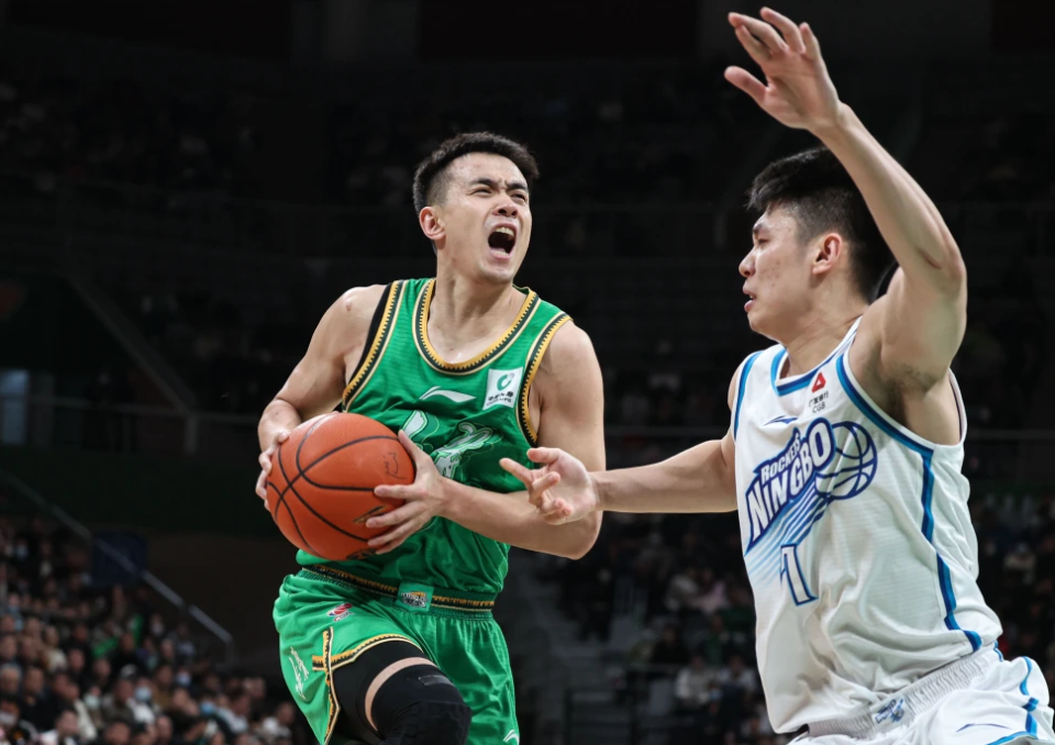 江苏男篮爆冷获胜，成功晋级季后赛