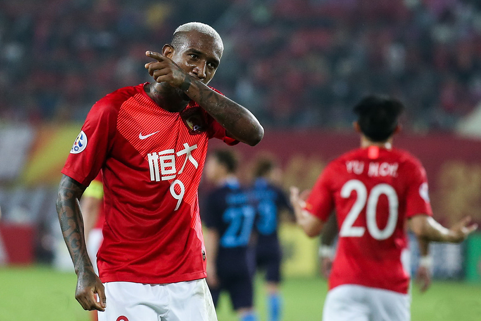 张伯伦逆袭,率队逆袭夺得重要胜利 张伯伦逆袭,率队逆袭夺得重要胜利