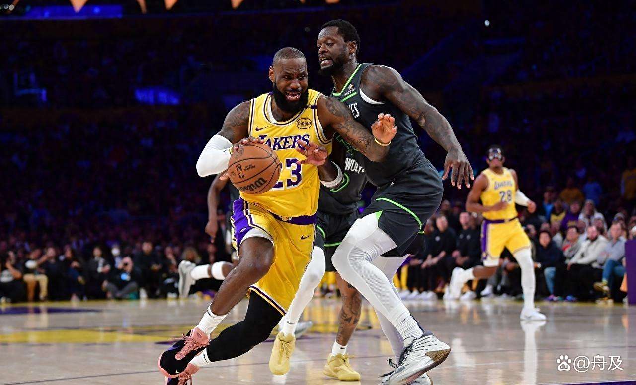 张伯伦逆袭,率队逆袭夺得重要胜利 张伯伦逆袭,率队逆袭夺得重要胜利