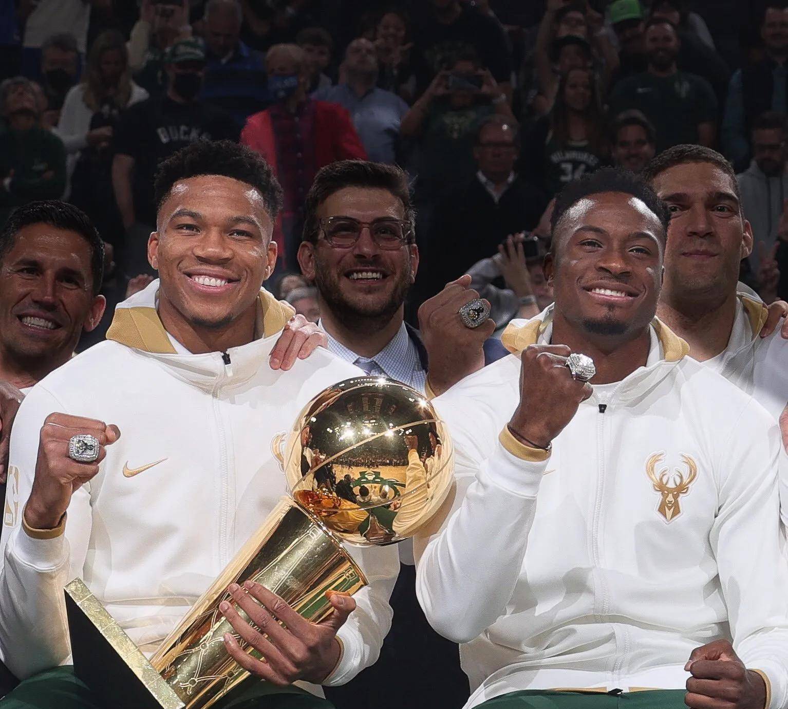 雄鹿遭猛龙逆转，字母哥孤军奋战！的简单介绍