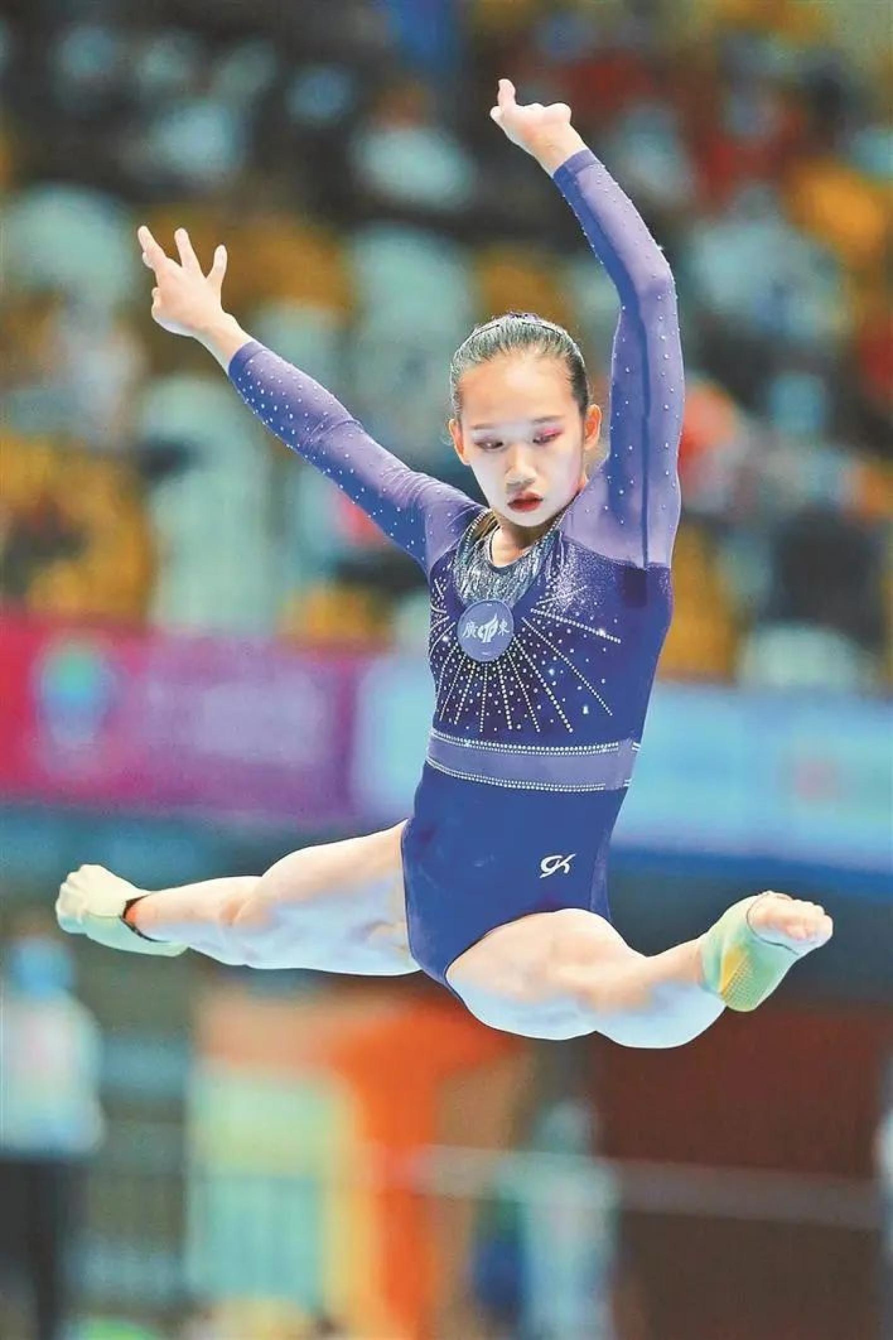 体操比赛选手气定神闲，信心十足的简单介绍