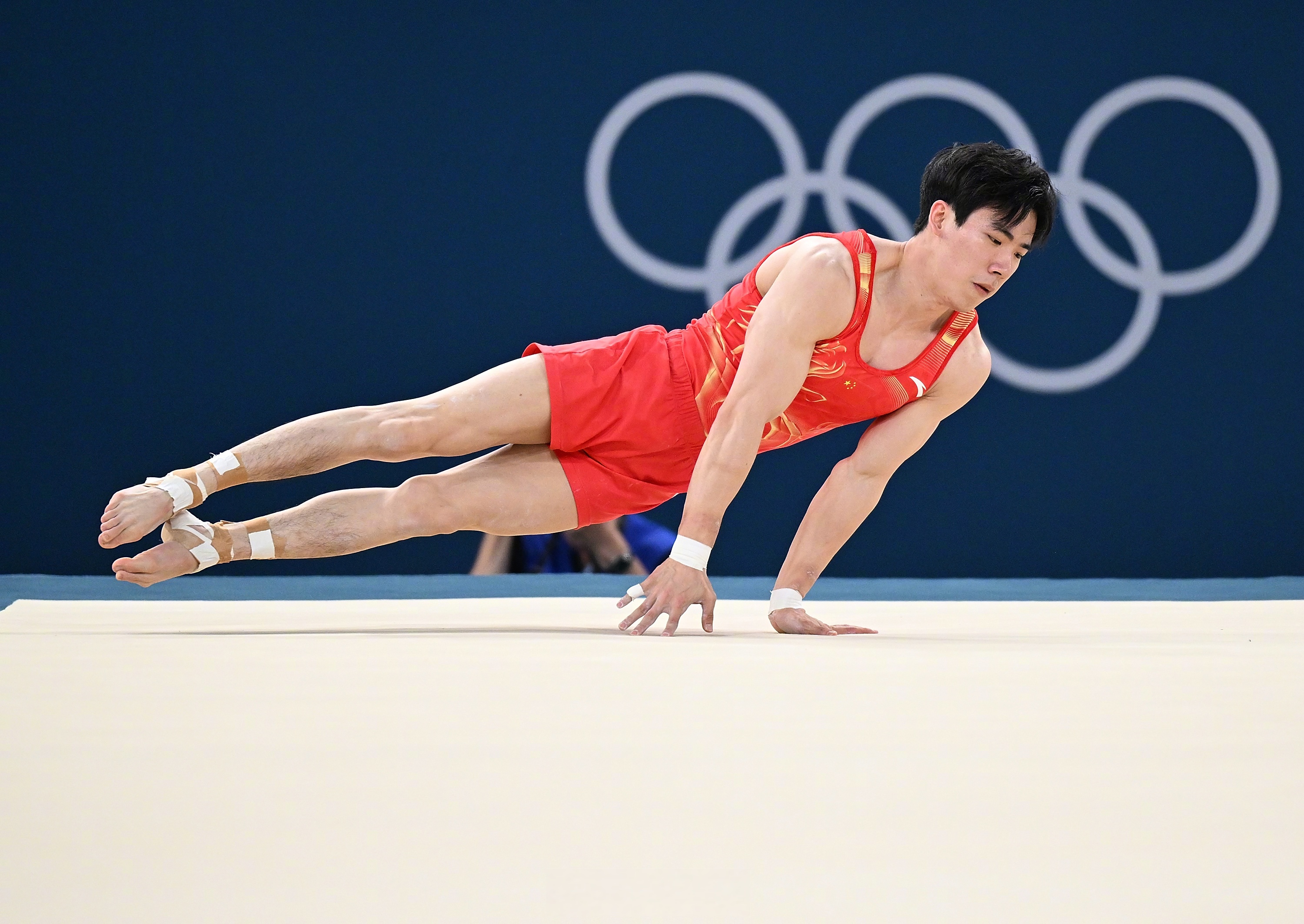 体操比赛选手气定神闲，信心十足的简单介绍