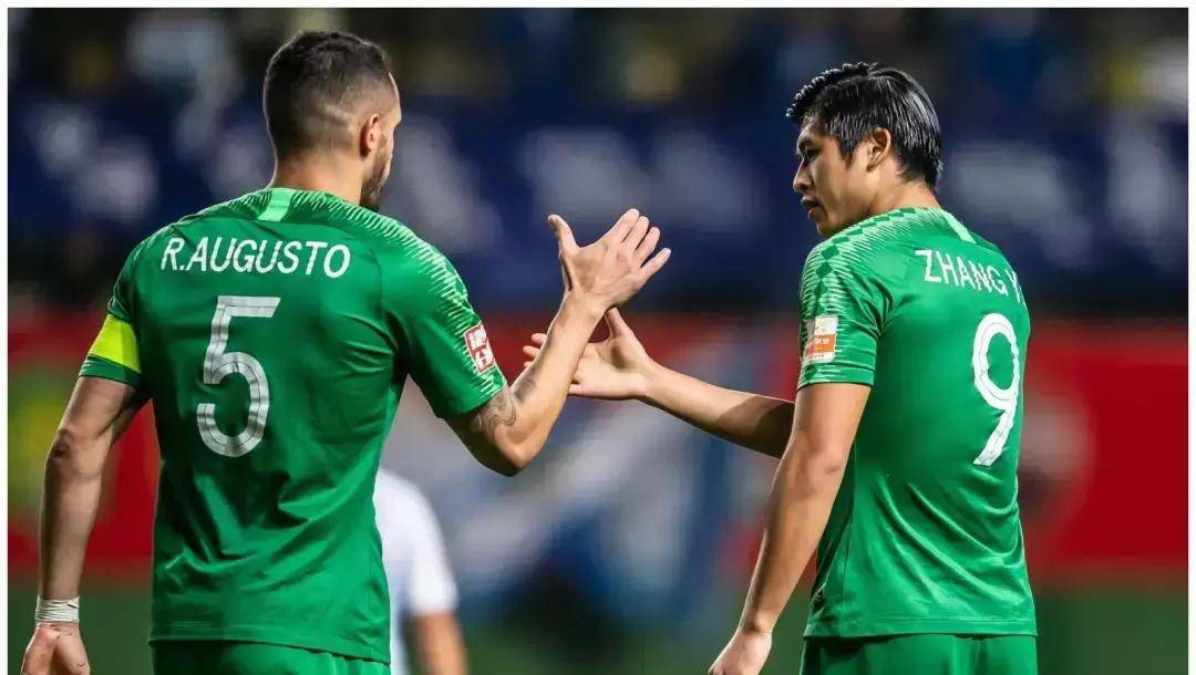 球队势均力敌,攻守交锋! 球队势均力敌,攻守交锋!