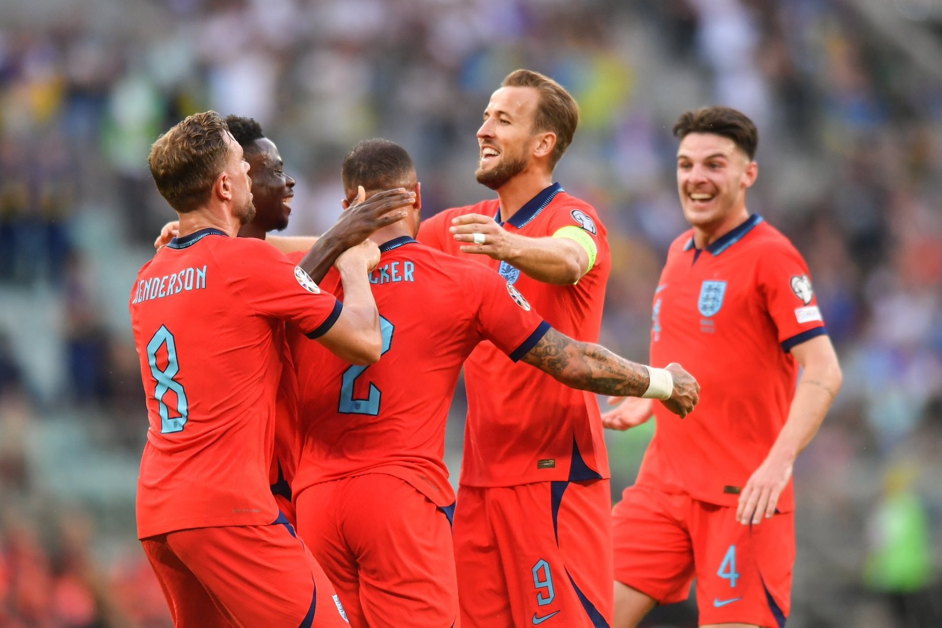 包含欧预赛：乌克兰队表现出色，跻身前列的词条