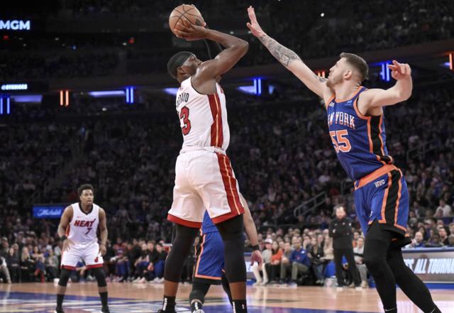 雄鹿客场战胜黄蜂，东部扩大领先优势的简单介绍